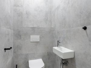 Pronájem bytu 2+kk, Praha - Kyje, Za černým mostem, 67 m2