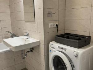 Pronájem bytu 2+kk, Praha - Holešovice, 50 m2