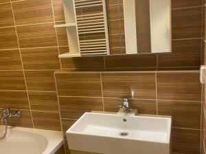 Pronájem bytu 2+kk, Jesenice, V Roháči I., 56 m2
