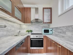 Prodej bytu 2+kk, Praha - Dubeč, Dubeckého, 53 m2