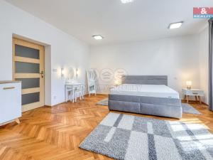 Pronájem bytu 3+1, Plzeň - Jižní Předměstí, Erbenova, 140 m2