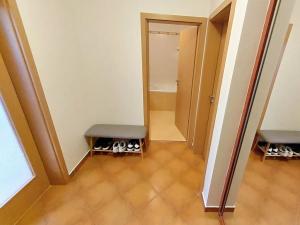 Pronájem bytu 2+kk, Praha - Strašnice, Gutova, 80 m2