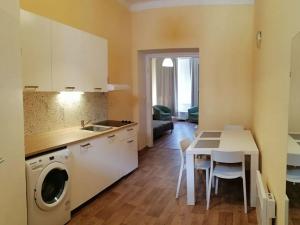 Pronájem bytu 1+1, Praha - Karlín, Šaldova, 39 m2