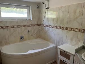 Prodej rodinného domu, Nejdek, Kraslická, 130 m2