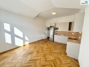 Pronájem bytu 3+kk, Praha - Karlín, Urxova, 82 m2