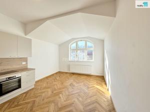 Pronájem bytu 3+kk, Praha - Karlín, Urxova, 82 m2