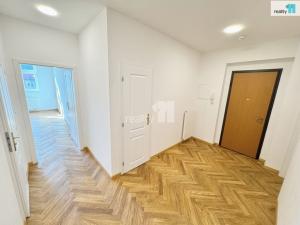 Pronájem bytu 3+kk, Praha - Karlín, Urxova, 82 m2