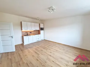 Pronájem bytu 2+kk, Praha - Kyje, Jamská, 42 m2