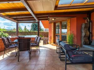 Prodej rodinného domu, Přezletice, Veleňská, 240 m2