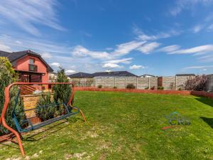 Prodej rodinného domu, Přezletice, Veleňská, 240 m2