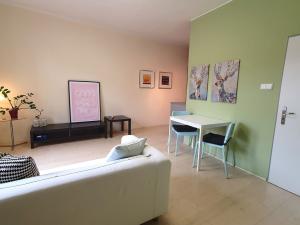 Pronájem bytu 2+kk, Praha - Vinohrady, Slezská, 50 m2
