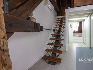 Prodej atypického bytu, Mikulov, Komenského, 164 m2