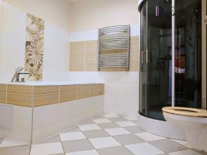 Pronájem bytu 3+1, Karlovy Vary - Rybáře, Nákladní, 99 m2