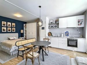 Pronájem bytu 1+kk, Karlín, 40 m2