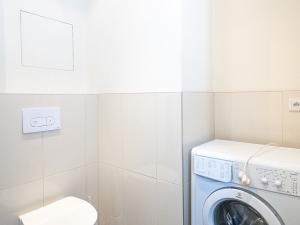 Pronájem bytu 1+kk, Praha - Hlubočepy, Silurská, 33 m2
