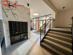 Prodej garážového stání, Praha - Dolní Měcholupy, Kardausova, 14 m2