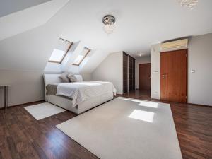 Prodej rodinného domu, Praha - Dolní Měcholupy, Ke Stinkovskému rybníku, 328 m2