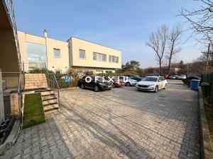 Prodej obchodního prostoru, Bratislava-Dúbravka, Slovensko, Na vrátkach, 523 m2