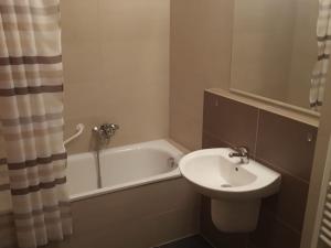 Pronájem bytu 2+kk, Opava, Hálkova, 46 m2