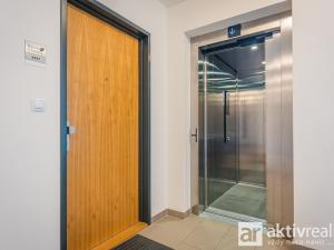 Pronájem bytu 2+kk, Praha - Dolní Chabry, U Traktorky, 59 m2