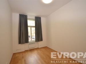 Pronájem bytu 1+1, Praha - Žižkov, Seifertova, 38 m2