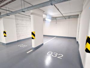 Pronájem garážového stání, Praha - Háje, Výstavní, 20 m2