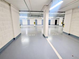 Pronájem garážového stání, Praha - Háje, Výstavní, 20 m2