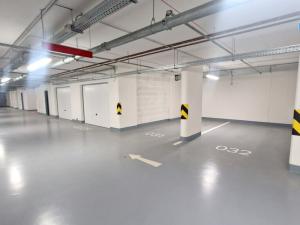 Pronájem garážového stání, Praha - Háje, Výstavní, 20 m2