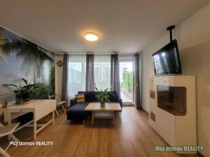Pronájem bytu 1+kk, Praha - Dolní Měcholupy, Kardausova, 37 m2