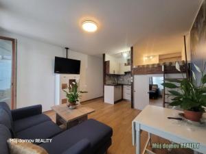 Pronájem bytu 1+kk, Praha - Dolní Měcholupy, Kardausova, 37 m2