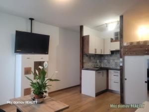 Pronájem bytu 1+kk, Praha - Dolní Měcholupy, Kardausova, 37 m2