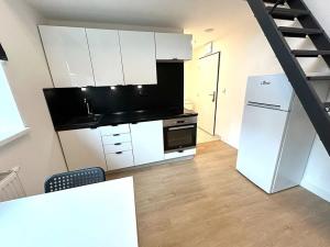 Pronájem bytu 1+kk, Praha - Vysočany, Poděbradská, 28 m2