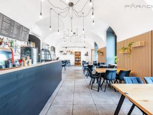Pronájem restaurace, Praha - Smíchov, Nádražní, 157 m2