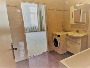 Pronájem bytu 3+1, Praha - Žižkov, Bořivojova, 87 m2
