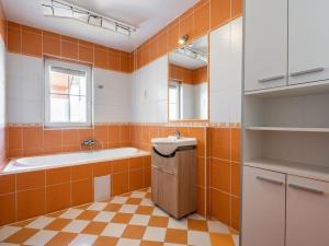 Prodej rodinného domu, Býšť - Hrachoviště, 180 m2