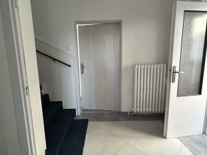 Pronájem bytu 1+1, Praha - Strašnice, Královická, 34 m2