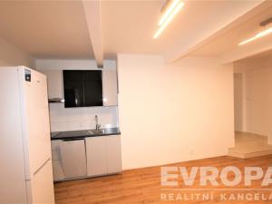 Pronájem bytu 1+kk, Praha - Košíře, Nad zámečkem, 32 m2