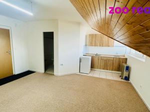 Pronájem bytu 1+kk, Vráto, 33 m2