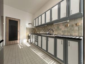 Pronájem bytu 2+1, Praha - Vinohrady, Velehradská, 77 m2