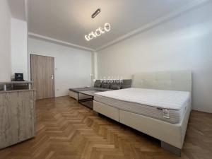 Pronájem bytu 2+1, Praha - Vinohrady, Velehradská, 77 m2