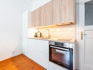 Pronájem bytu 2+kk, Praha - Karlín, Křižíkova, 60 m2
