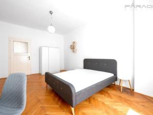 Pronájem bytu 2+kk, Praha - Karlín, Křižíkova, 60 m2