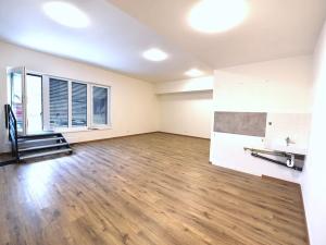 Pronájem obchodního prostoru, Praha - Modřany, Zlochova, 57 m2