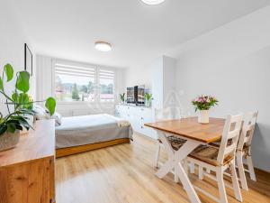 Prodej bytu 2+kk, Jince, Zborovská, 42 m2