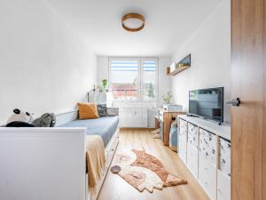 Prodej bytu 2+kk, Jince, Zborovská, 42 m2