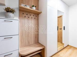 Prodej bytu 2+kk, Jince, Zborovská, 42 m2