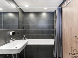 Pronájem bytu 2+kk, Praha - Smíchov, Holečkova, 69 m2