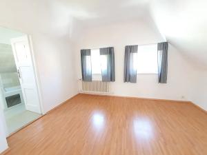 Pronájem rodinného domu, Praha - Záběhlice, Severní II, 200 m2