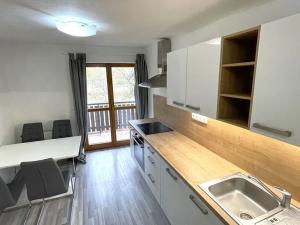 Pronájem bytu 2+1, Praha - Písnice, Ladislava Coňka, 84 m2