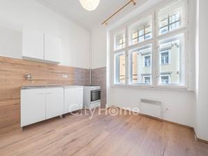 Pronájem bytu 1+1, Praha - Smíchov, Grafická, 43 m2